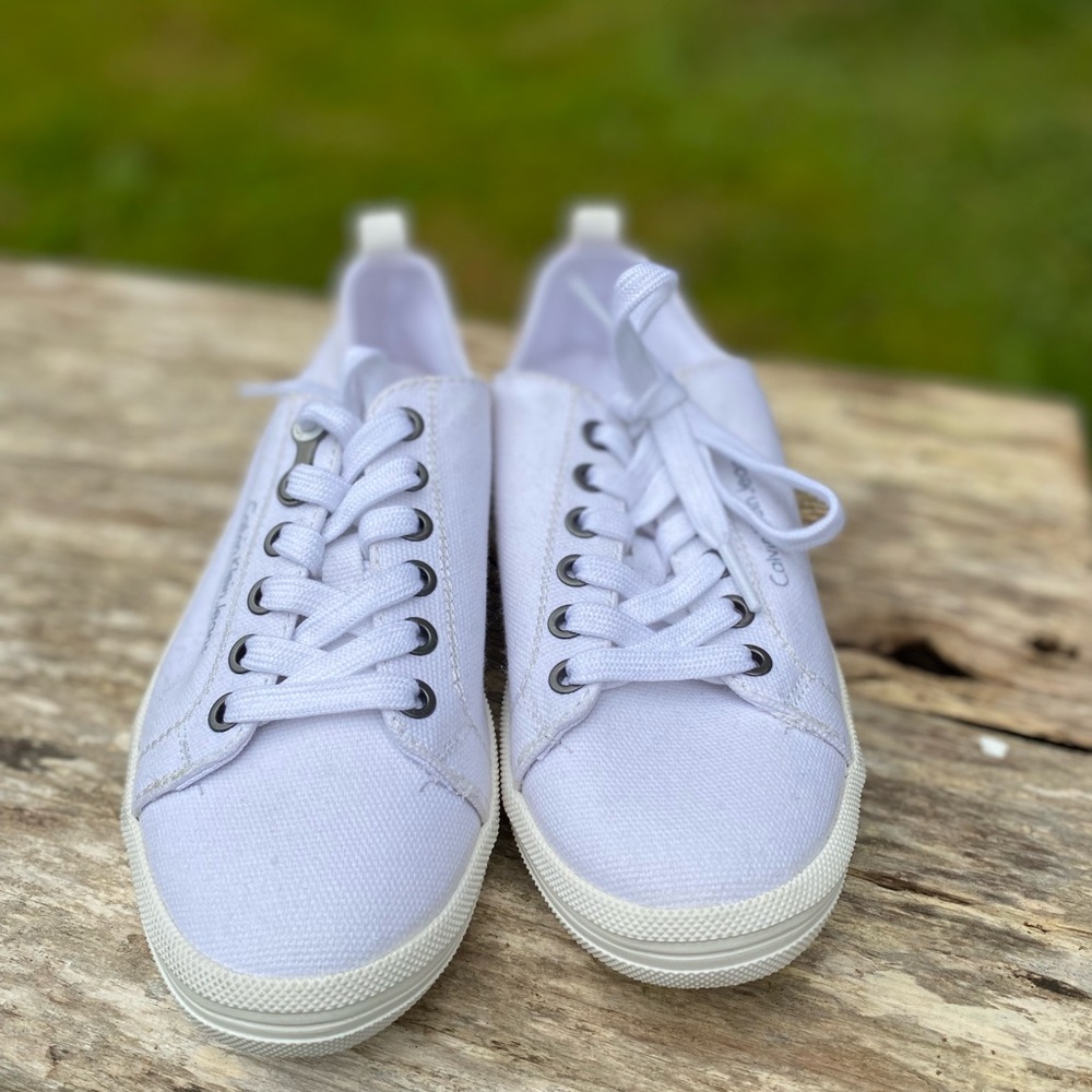 Gorgeous little Calvin Klein white sneakers